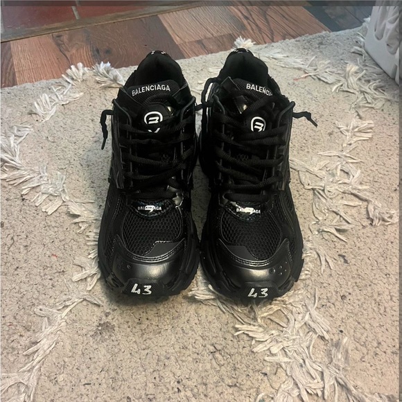 Balenciaga Runners Black